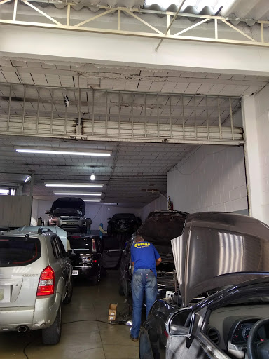 Auto mecânica Quedas - Mecânico