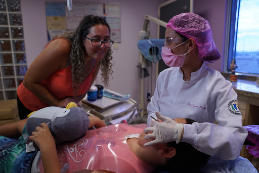 Dra Luciana Munhoz e Equipe - Dentistas - Dentista