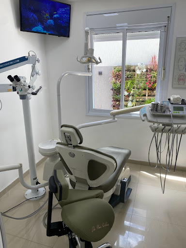 Dra Nara Siciliano - Endodontia - Microscopia - Implantodontia - Clínica Geral - Cirurgião dentista