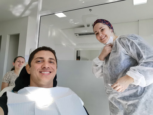 Dra. Simone Squadroni - Dentista
