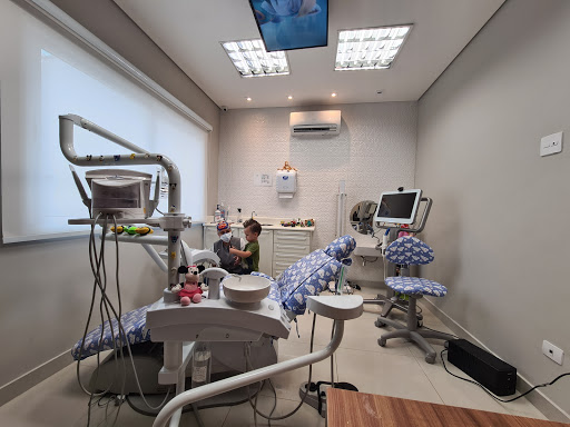 Perrella Clínica Odontológica | Implantes Dentários | Lente de Contato Dental | Facetas - Dentista