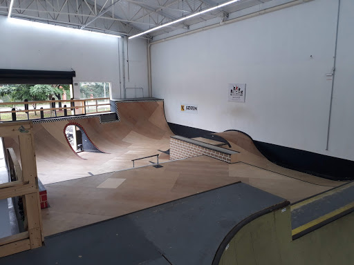 Seven Skatepark - Pista de skate
